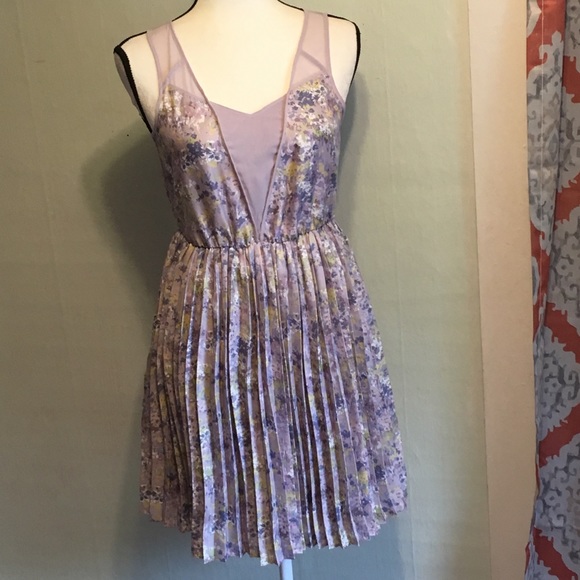 LC Lauren Conrad Dresses & Skirts - Lauren Conrad dusty lavender pleated floral dress